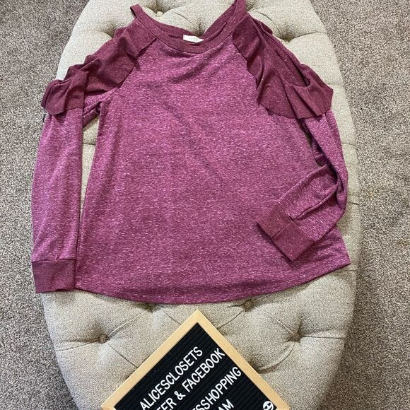 ‎Ruffled Cold Shoulder Sweatshirt - Picture 3 of 7